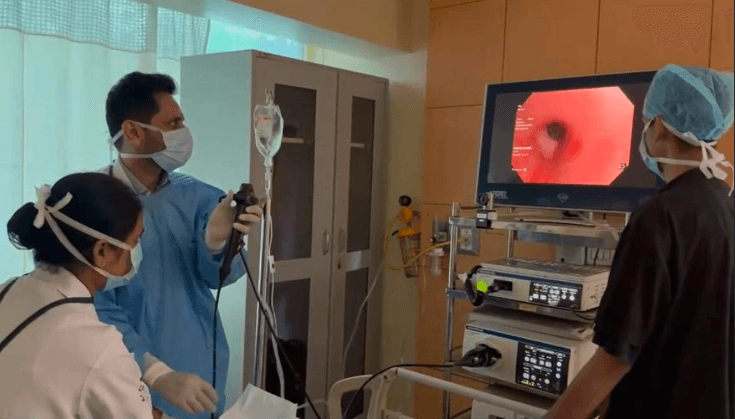 Dr. Kunal Luthra performing a bronchoscopy with his team in the ICU